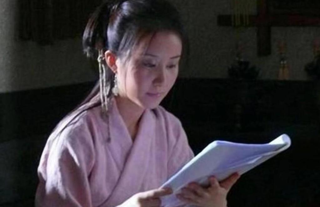 古代，妻子看着露出缸底的米缸对丈夫说：“要不你去偷点？”丈夫大发雷霆：“我是读书