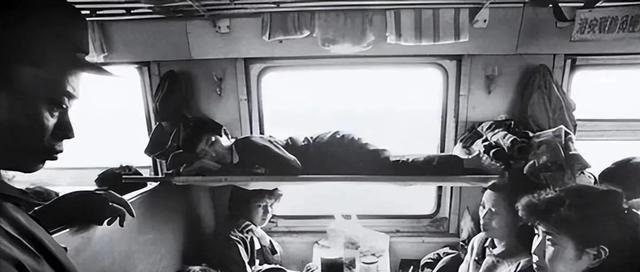 “砰！”1972年，警方押送一个女犯回太原，可一转眼女犯就不见了，远方传来火车的