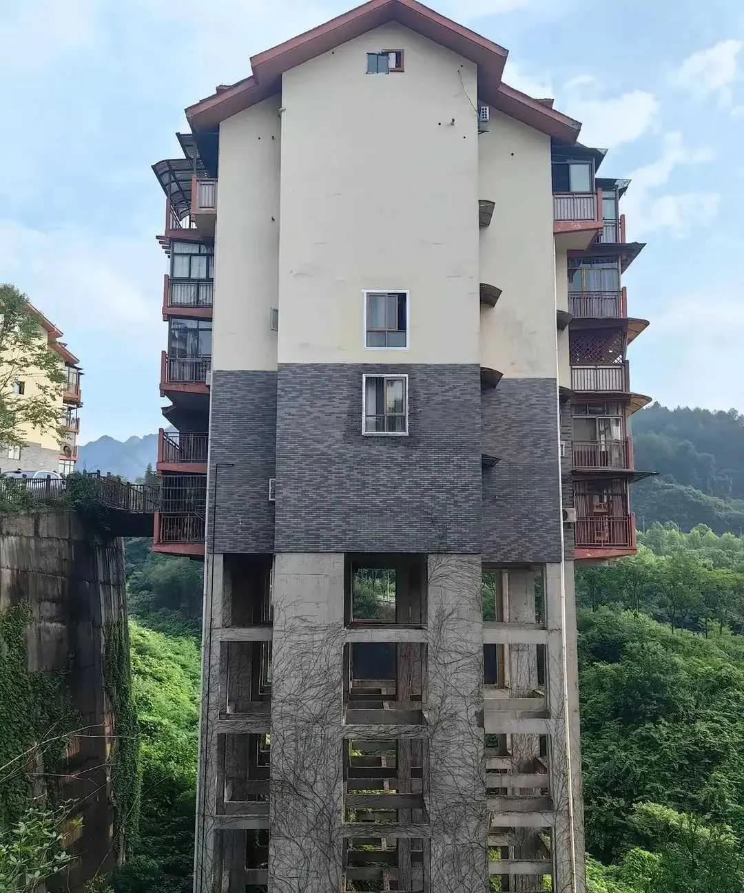 见过衣服短了可以接的没见过房子矮了也可以这样接的