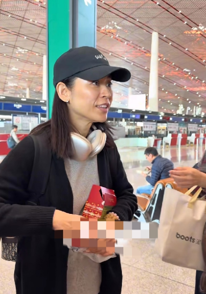 宣萱总是一张灿烂的笑脸！50+的她素颜状态好好又自然