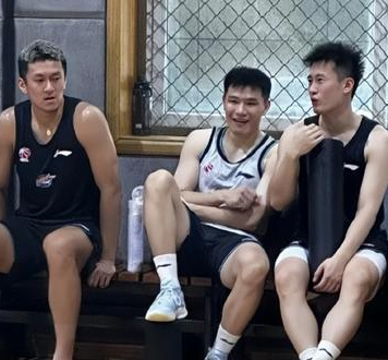 杨政谈CBA出台“杨政调侃”来遏制网红利用CBA选秀博取流量。他表示：我本身只是