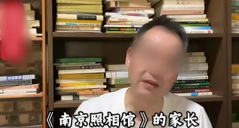《南京照相馆》播出不久，就有一些反对声音不绝于耳！

这类群体基本上都是公知类，
