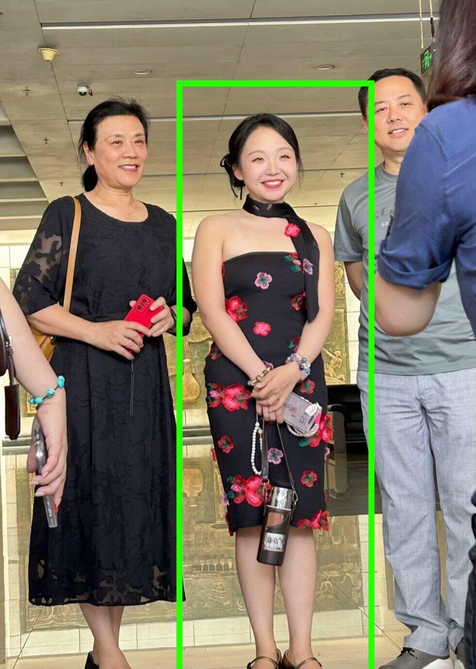 辣目洋子为什么能成功？
不是因为她985毕业很聪明，
也不是因为她自信，而是因为