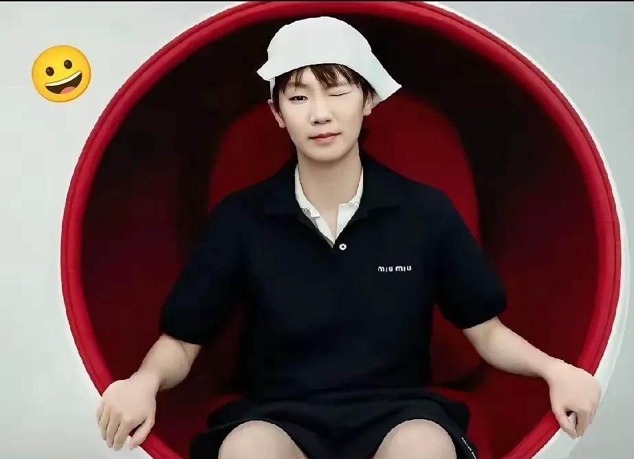 王曼昱，咱以后就别玩儿乒乓球了
     一个小小的白球，一玩儿就玩儿了10多年