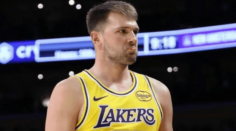 我也不知道凯子历史上有没有和湖人做过交易，我也不太懂联盟交易的规则 我想一个三方