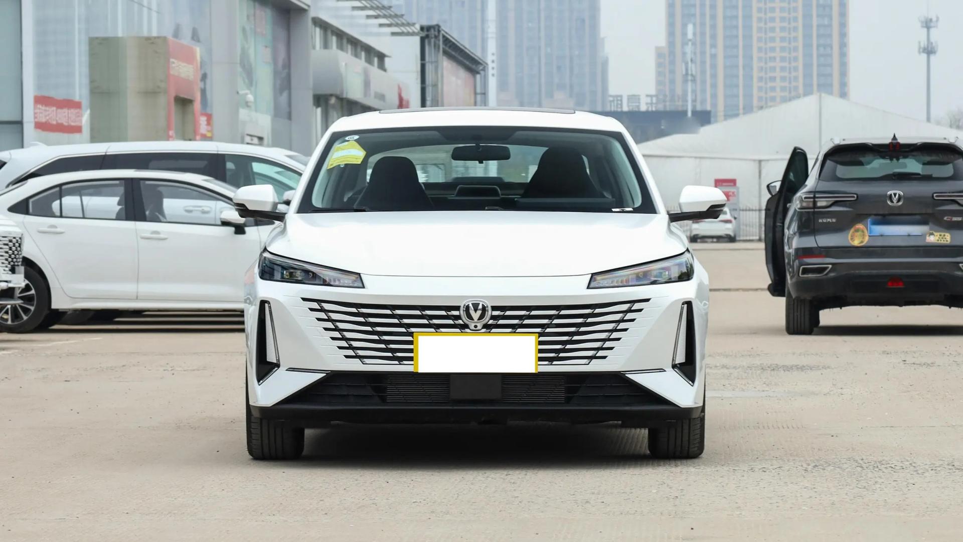 长安逸动VS大众朗逸新锐，落地价7.5万元左右，谁更适合家用？