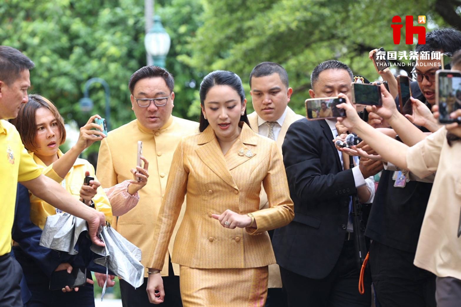 泰国头条新闻社讯
 7月30日，泰国宪法法院以5票赞成、4票反对的表决结果，通过
