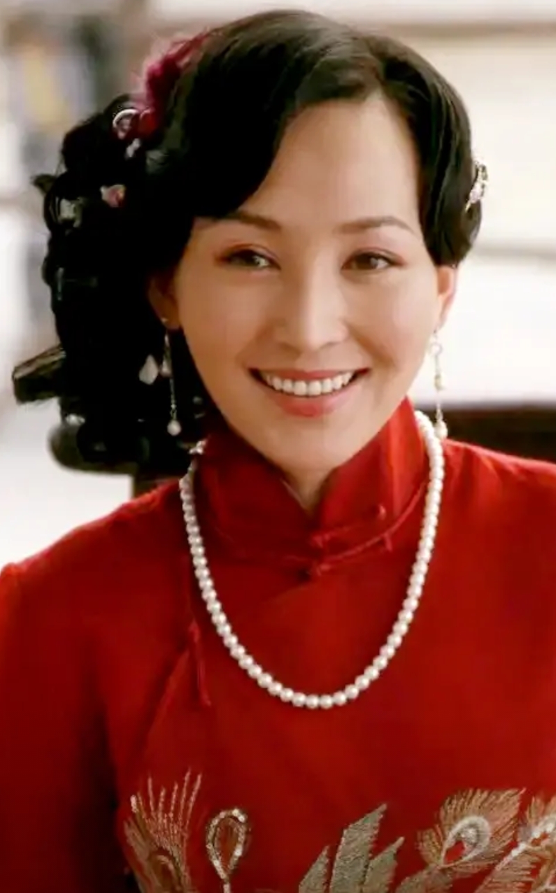 好演员是一人千面，次演员是千人一面，这位演员演啥都是她自己，说话少气无力，拿腔拿