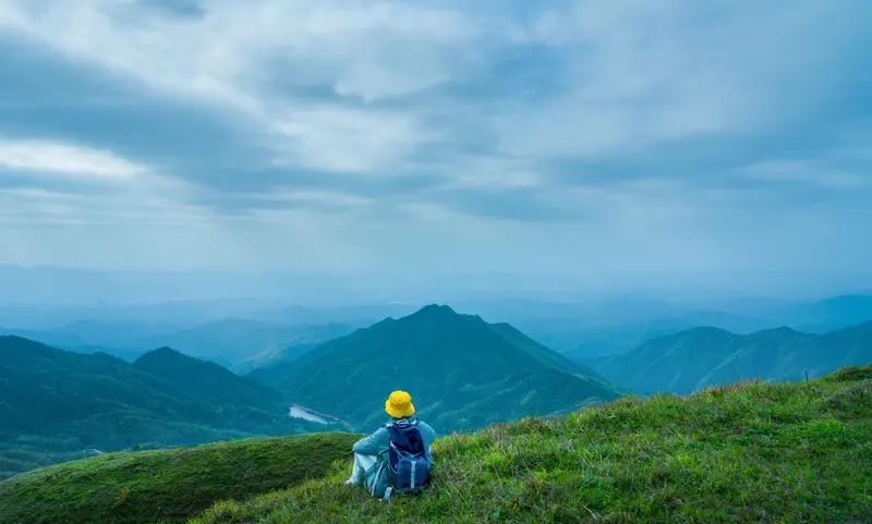 起早贪黑为钱忙
一生为活而紧张
做人不要太奢望
知足常乐保健康
人生都会有梦想