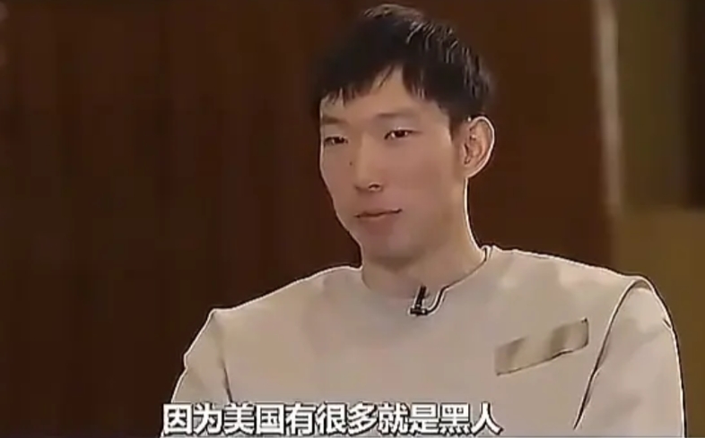 还真给周琦说对了！当时开拓者以高顺位选择杨瀚森后，主持人让周琦给杨瀚森一条建议。