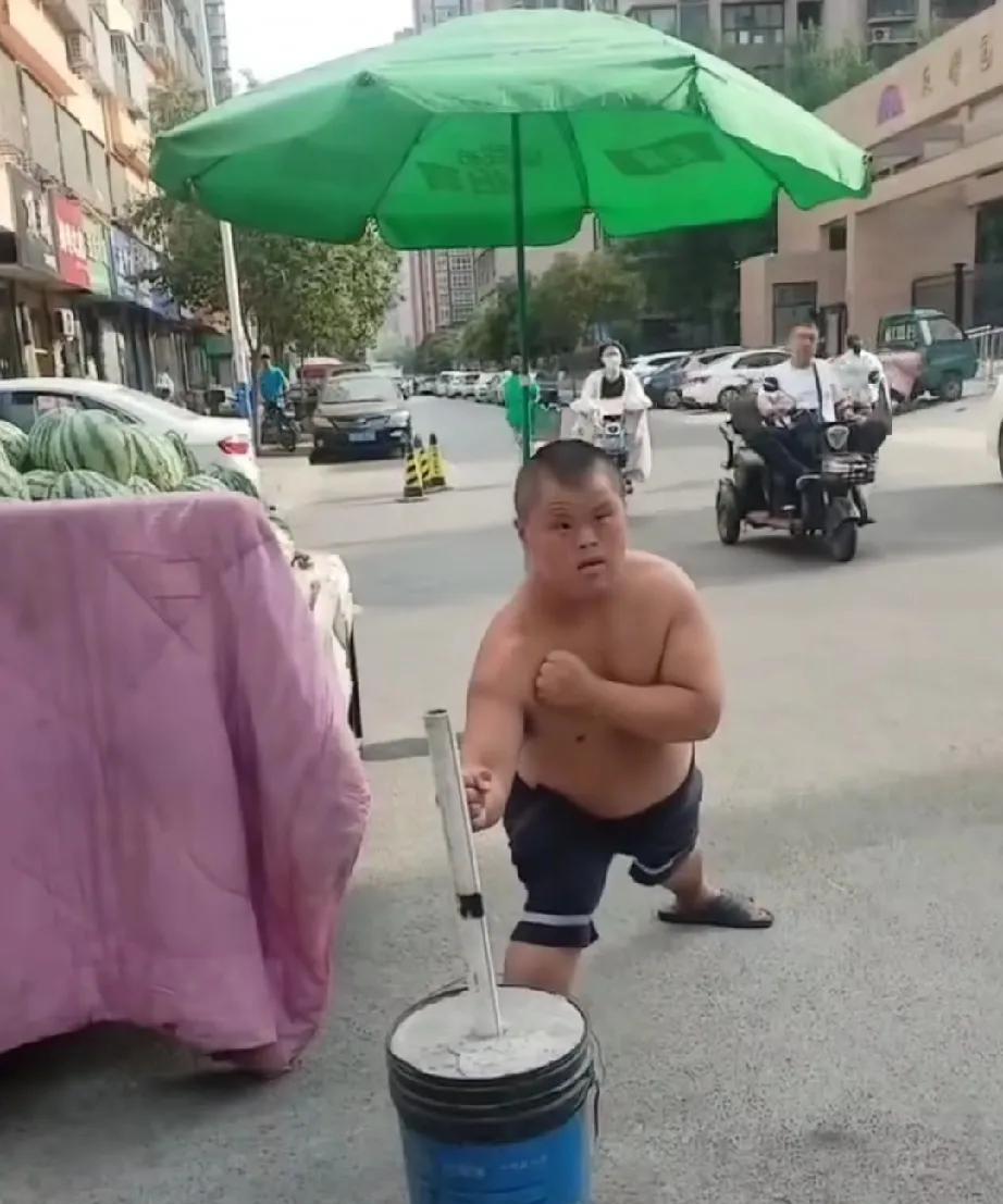 他们这些人中
只有“曾志伟”混的最好了