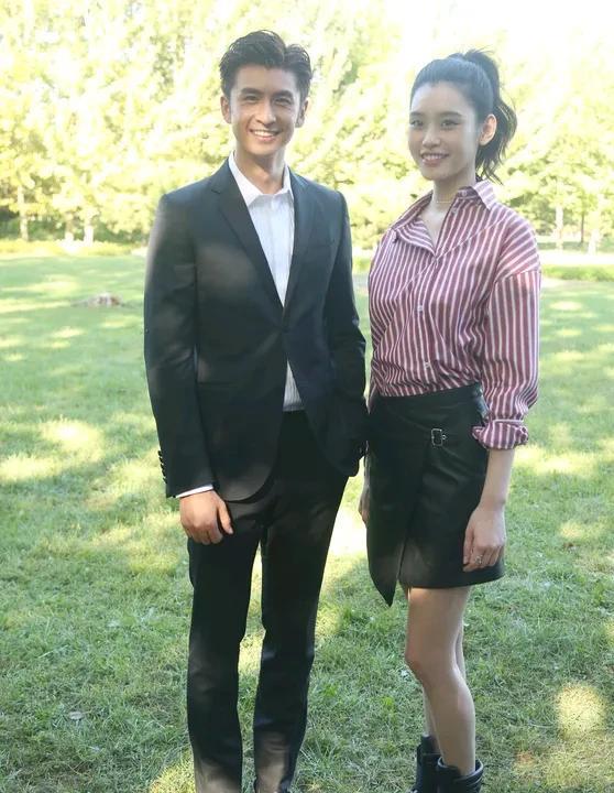 苗苗曾把妹妹介绍给张云龙被婉拒 苗苗曾经把自己的妹妹介绍给张云龙，却遭到了婉拒。