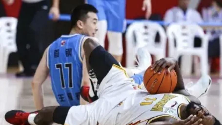 刘传兴被采访！球迷难道和马布里王晓辉过不去吗？