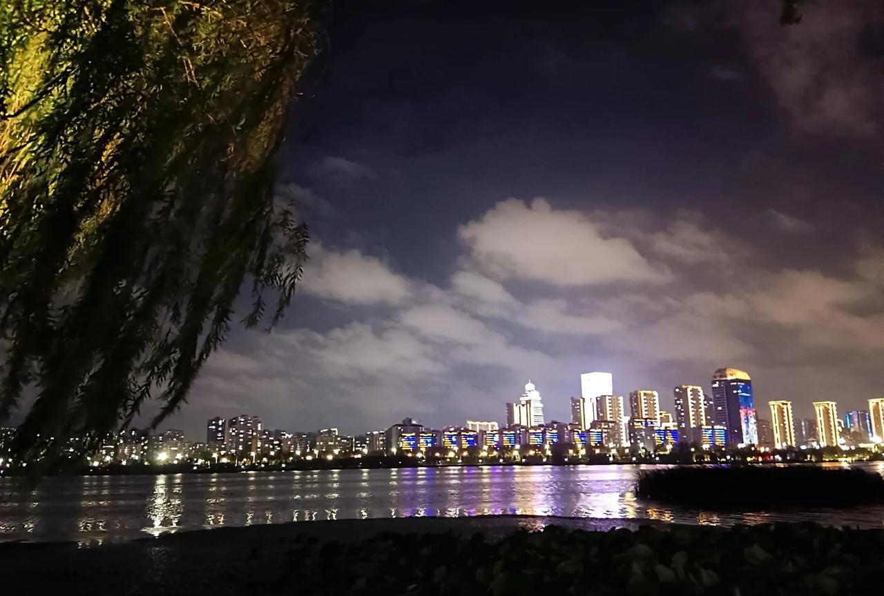 短文记。最近语言有点钝，写了好几个开头，又删除了。这就像是蒸馒头，掀开锅一看，面