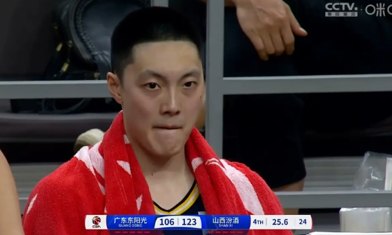 广东队赛季完败，容易挨骂的胡明轩和杜锋可能免责，球队外援那么差，那么究竟谁应该担