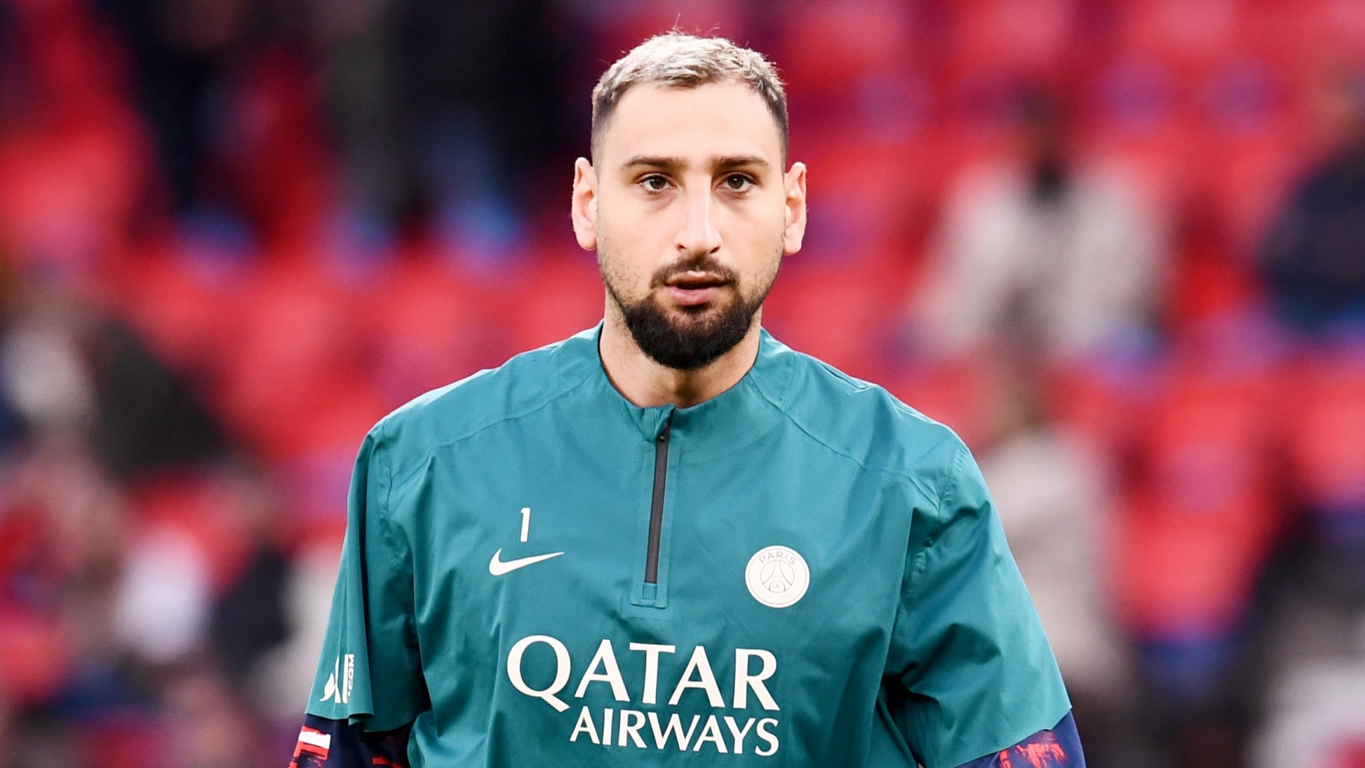 记者表示：多纳鲁马的薪资要求非常高，曼联不会去追逐他。
另有媒体表示，多纳鲁马可