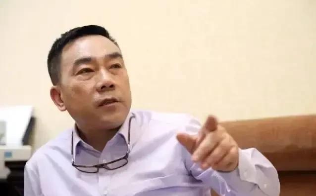 【再给杨议支招儿，别搭理咖位小的】
本来不愿意聊相声圈里的事儿，但看到杨议在耳朵