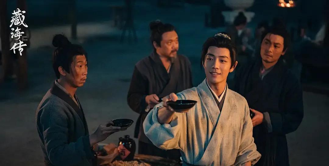 《藏海传》看不下去了，bug多到实在数不过来。
藏海小时候绑架侯爷的小孩，只为打