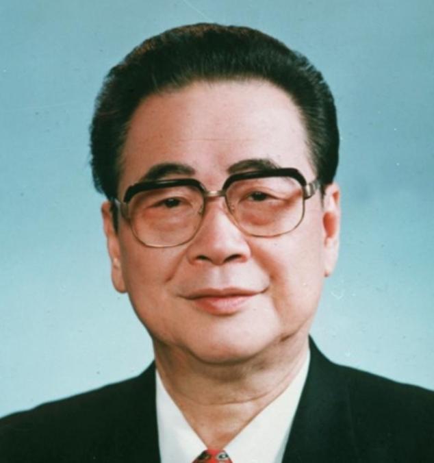 1992年7月，邓颖超辞世，最后吐露的，竟是“李鹏”二字。



这令人动容的瞬