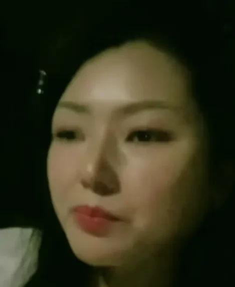 由罗姣的肺腑之言所想到的
最近，歌手罗姣在直播间泪眼朦胧，伤感地对粉丝说：演艺事