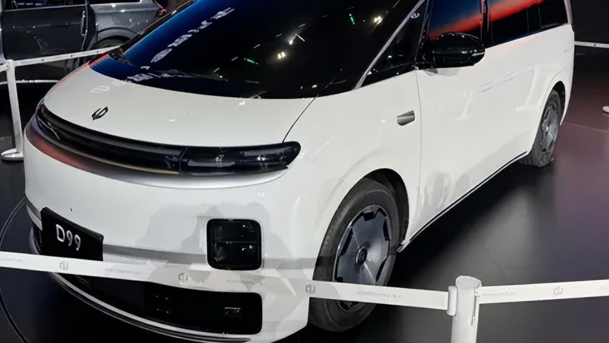 零跑D99首发亮相！增程版配80度电池，纯电续航500km，预估26万起