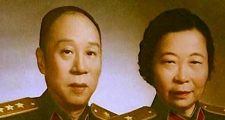 1955年李贞向丈夫提出离婚，甘泗淇含泪劝道：都怪我没有照顾好你
“老甘，我……