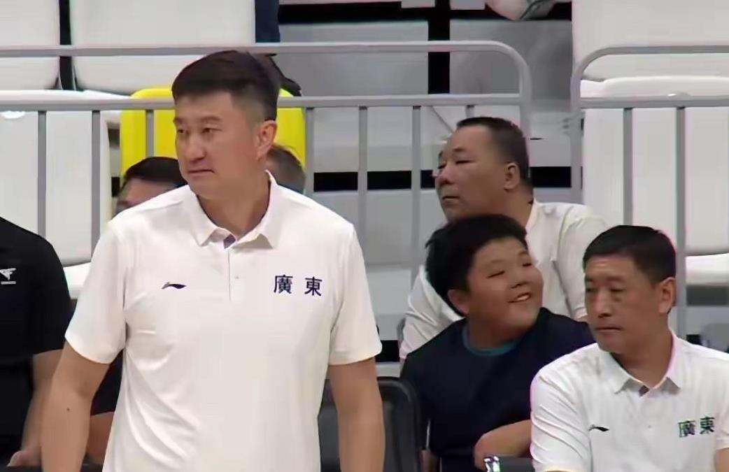 广东男篮在休赛期一次性引入两名球星，球队实力提升至总决赛水准。俱乐部投入合理，朱