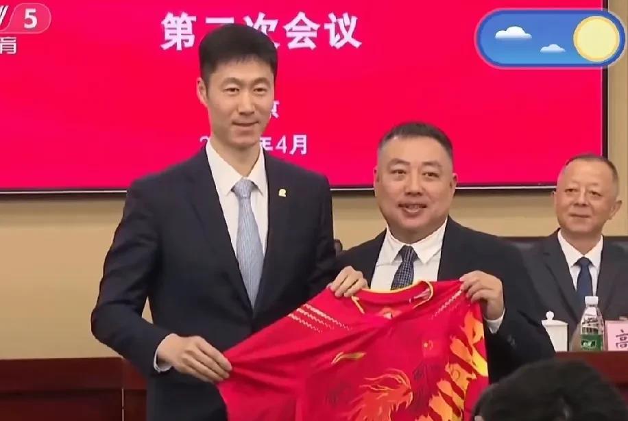 看一场多哈决赛，
门票需要近万元，
虽然我不差钱，
但我不会去买票，
说我伪球迷