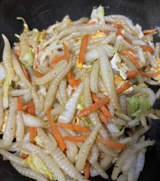 你们有吃过这个美食吗？口味还真不错。
谁知道这个美食是哪里的特色？
