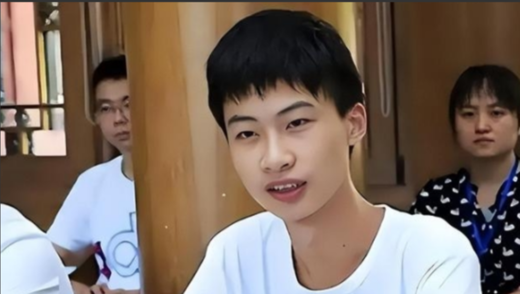 美国关税打压之时，中国又出现了位厉害人物！他就是当年被清华校长亲自上门拜访，如今