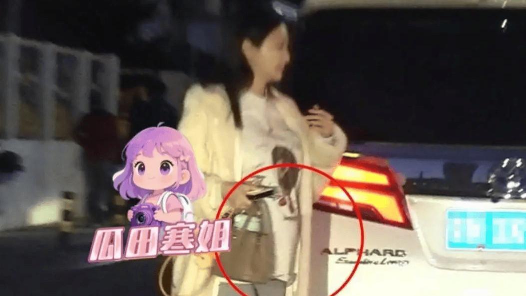 陈牧驰陈冰约会被拍，女方腹部隆起孕相足，两年情终迎新进展