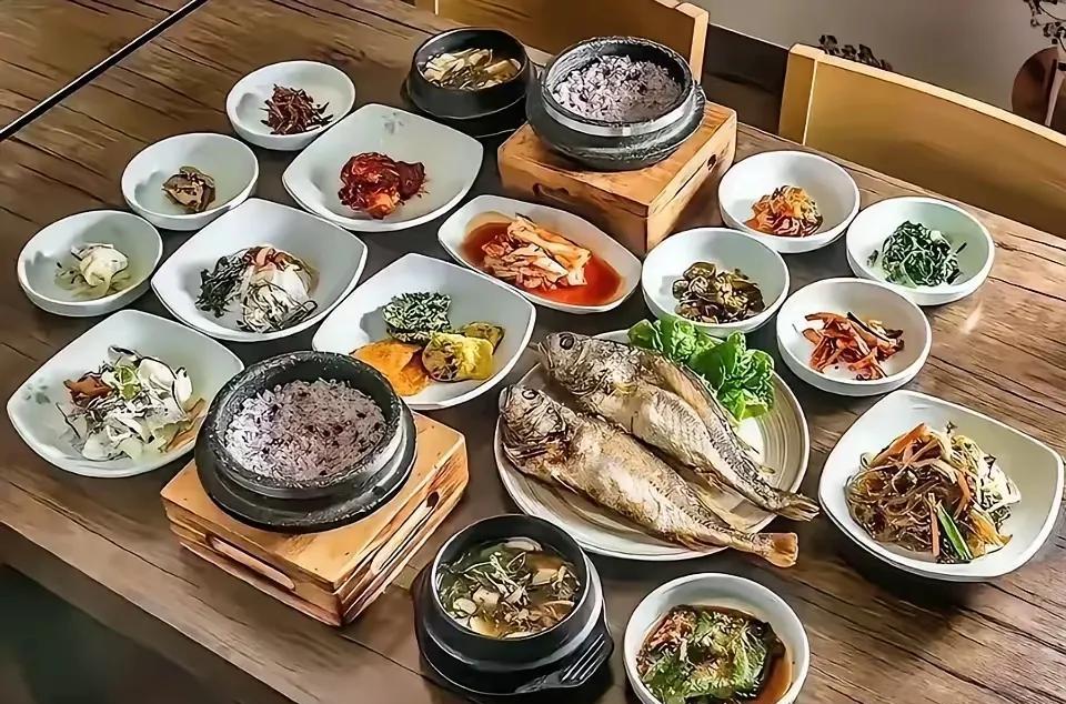 从韩国最北的马罗岛到韩国最南的统一展望台，直线距离是630公里。
陆地也就300