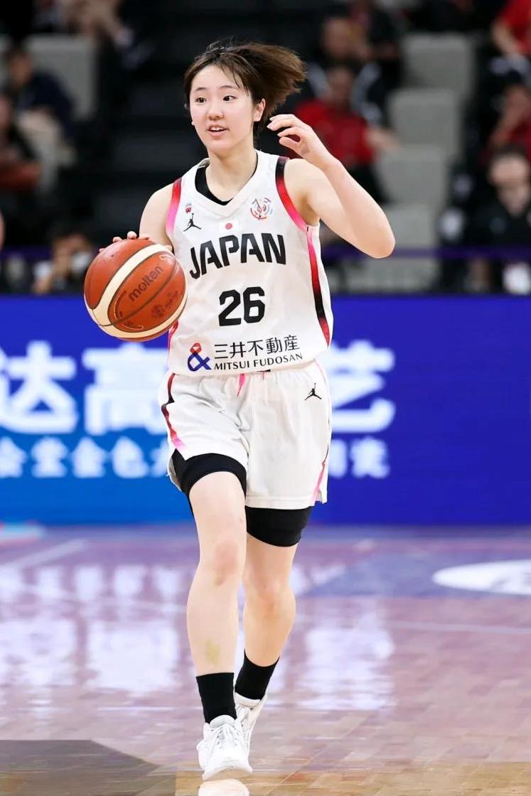 日本女篮的大杀器田中心！亚洲杯半场半场结束中国女篮51:49险胜领先！日本女篮小