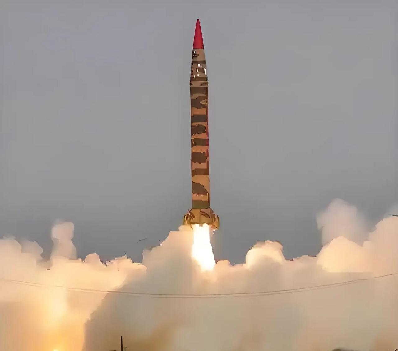 太炫了，我的国，导弹出国，正中靶心。
近日，巴基斯坦试射在我国购买的导弹，直接正