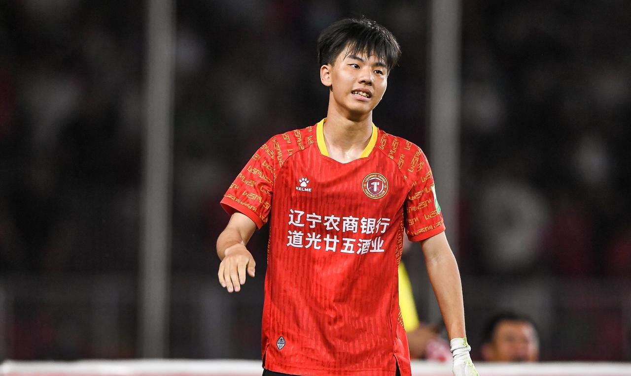 辽宁铁人小将张家鸣似乎在球队中被边缘化了，从六月份至今，他只在辽宁铁人出场了9分