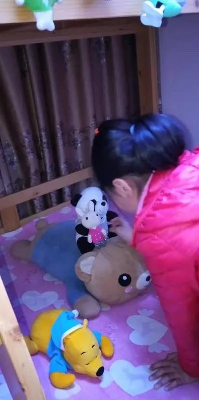 昨天，大妹家保姆去我婆婆家还钱，正好赶上家里包饺子，她就说，那我不过去那边了，我