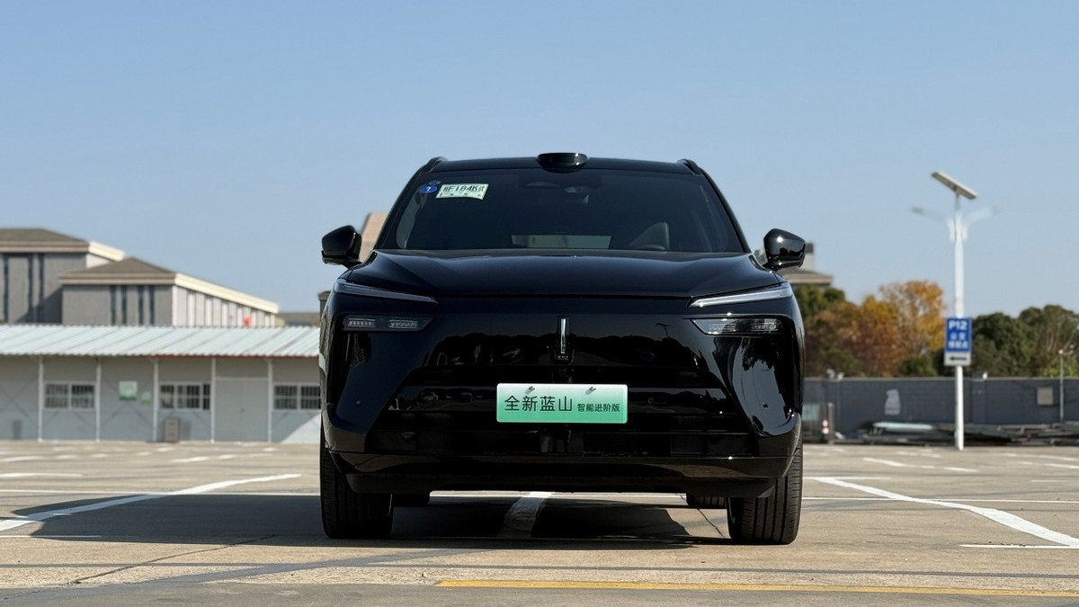 当 VLA 读懂了上海的路，全新蓝山智能进阶版也读懂了上海的日与夜