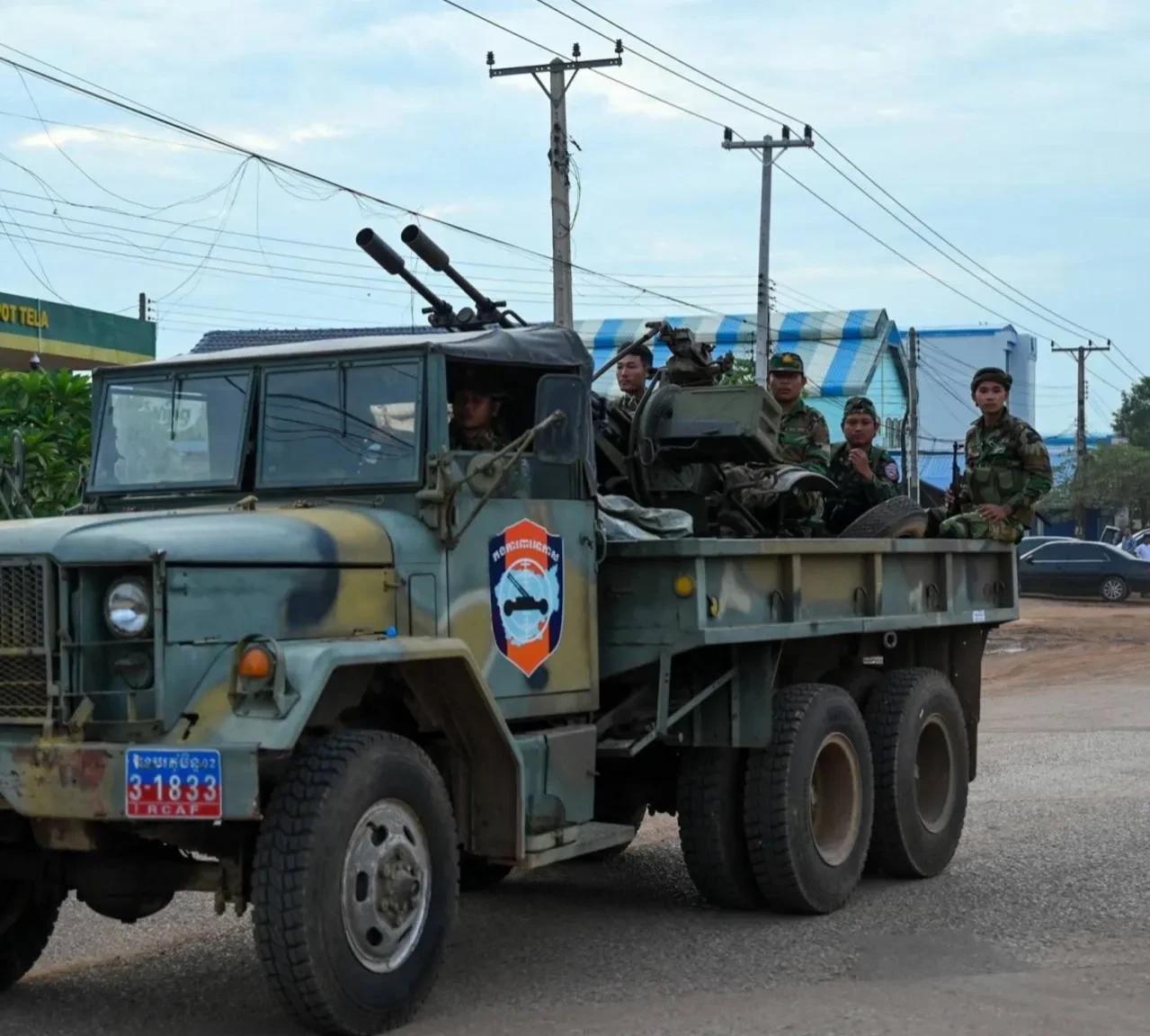 柬埔寨的高射炮。泰柬交火，泰国空军出动了F-16战斗机。相比而言，柬埔寨空军根本