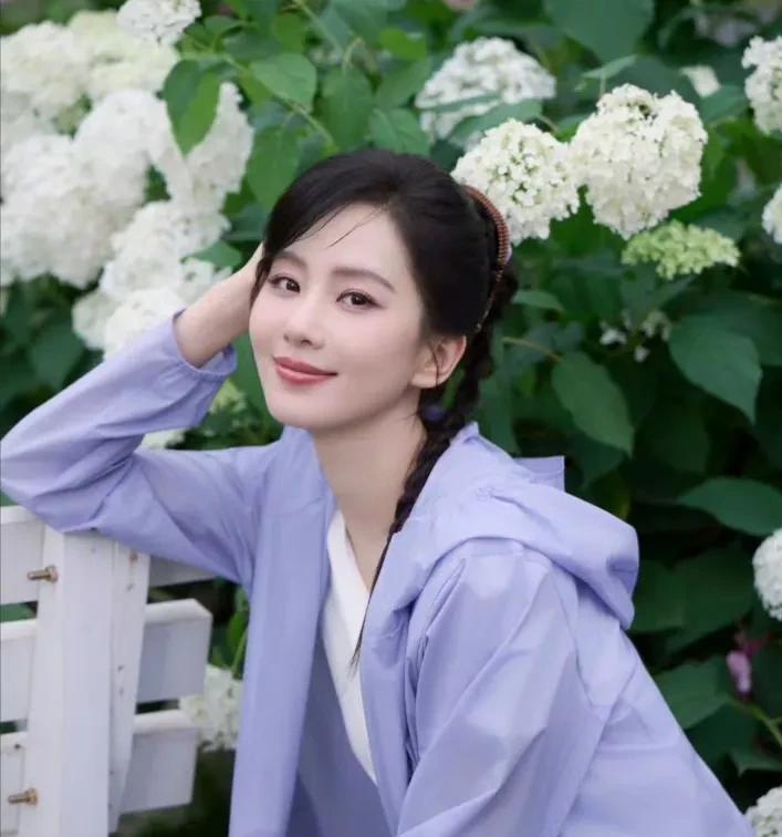 热点观点# 
吴奇隆刘诗诗同框破婚变传闻！
嗑到了！消失的一家三口突然出现！近日