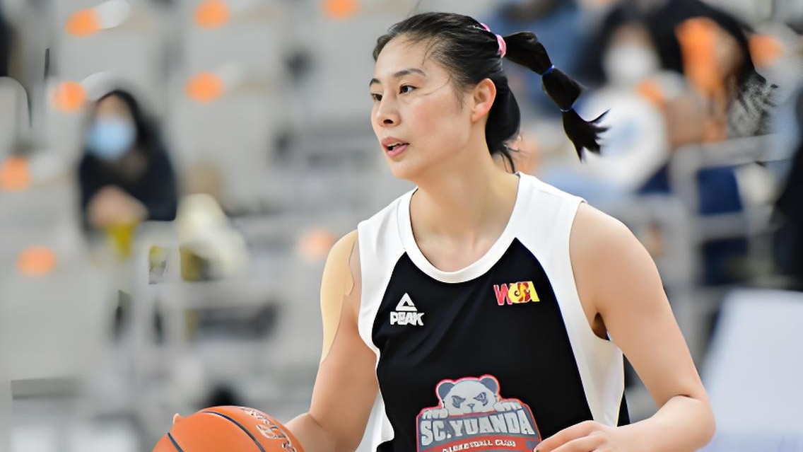 王思雨还得是这个周期女篮控卫扛大旗的，理由就两个