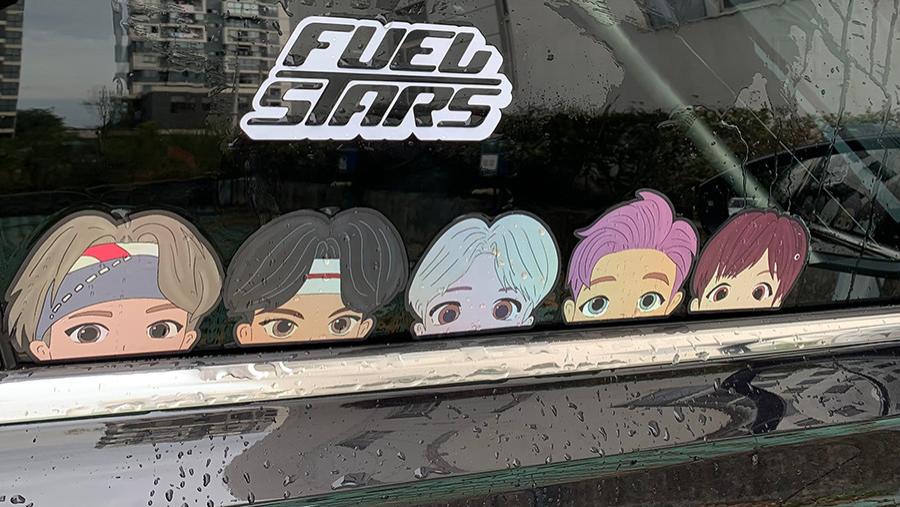 户外广告贴标：合成纸不干胶耐晒性能解析与解决方案