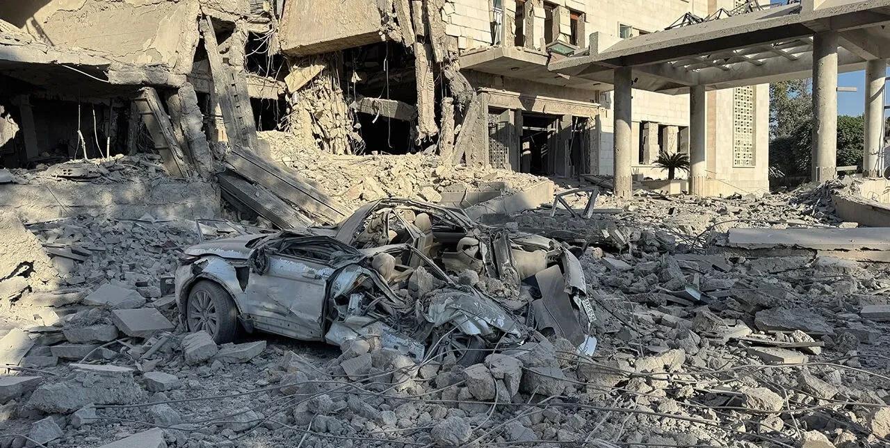 7月16日，大马士革上空浓烟滚滚，以色列战机空袭了叙利亚首都。此次袭击的目标包括