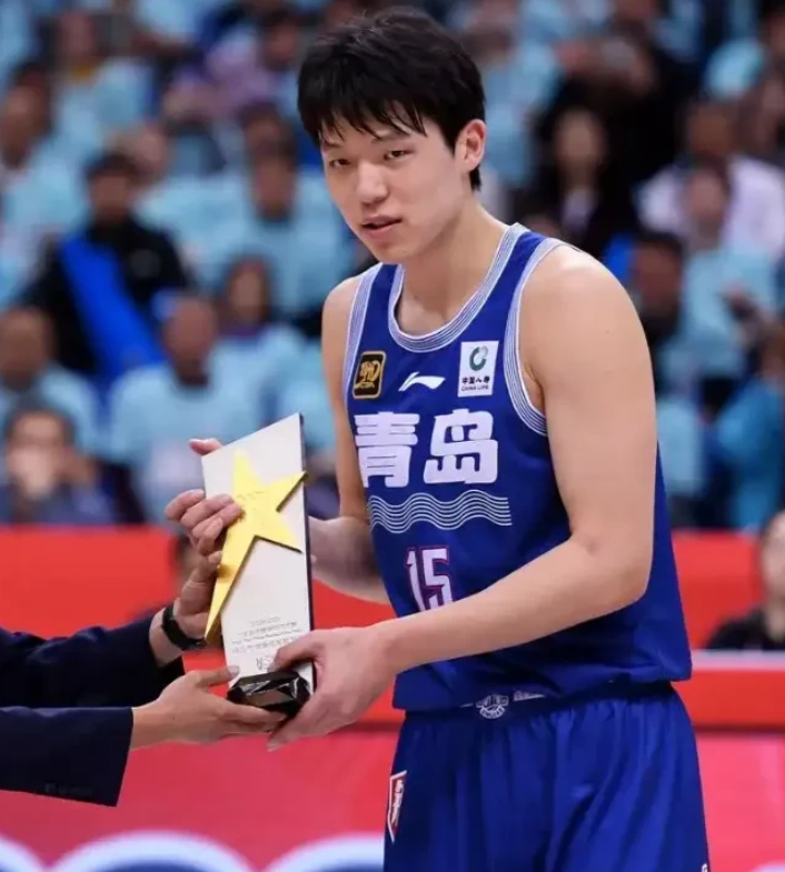 请记住他—杨瀚森！

是他让我们的球员在NBA赛场上消失了长达9年之久又重新回来