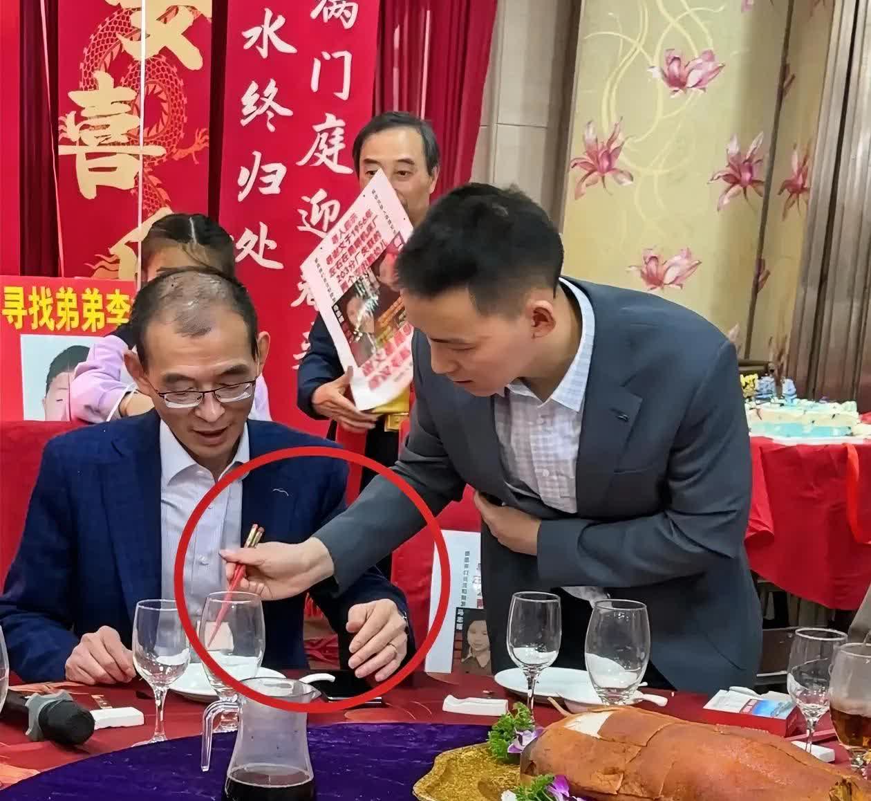 怎么会有谢浩男这么懂事的孩子
3句话向所有人证明
谢爸悬赏这一千万找他值了！