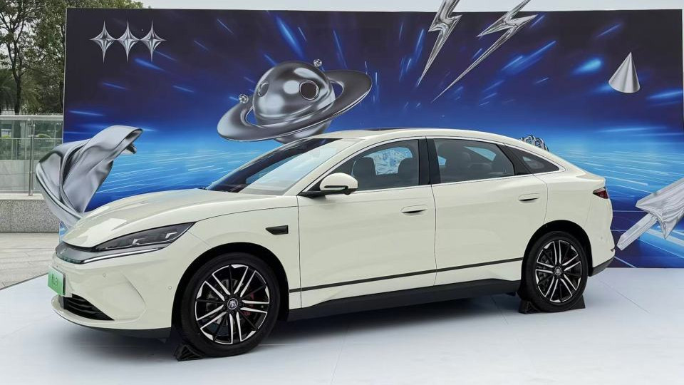 既要舒适又要操控？比亚迪秦L EV云辇版宣告“我全都要”