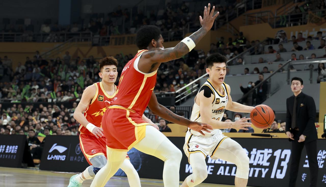 浙江方兴渡男篮艰难上岸，但半决赛面对辽宁本钢却不容乐观。
4月23日晚，随着浙江