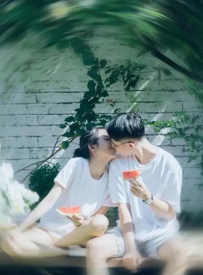 长大才明白为什么妈妈让我千万不要早恋
●现在的喜欢就像春天的花看着美，但结不出什