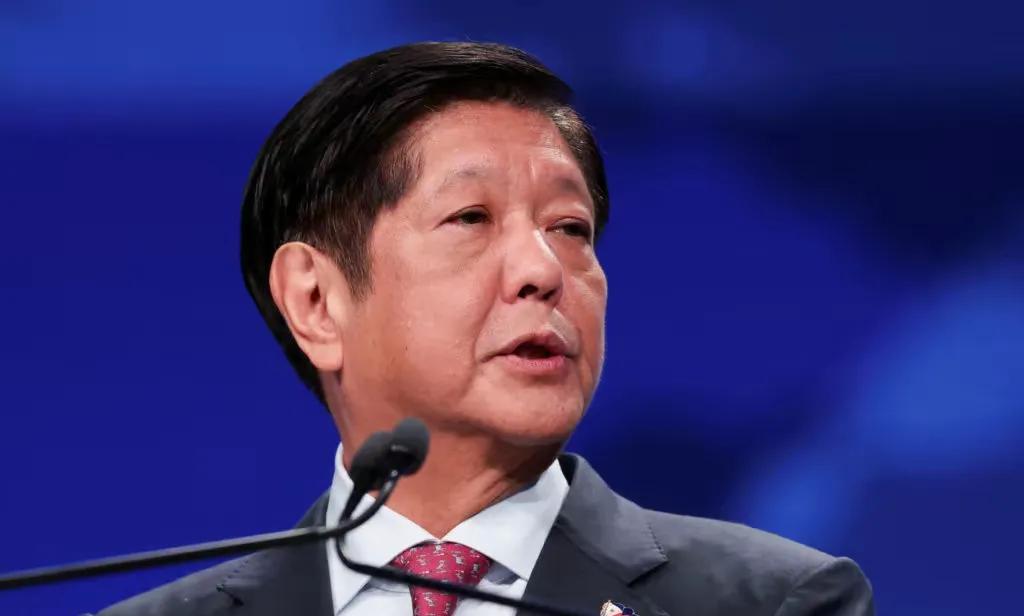 这时候整个菲律宾的民众已经开始感到了疑惑。马科斯这时候选择和杜特尔特的阵营进行和