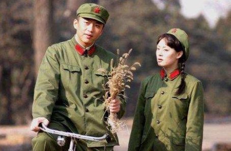 1995年，孙俪的父亲要和她母亲离婚，临走时说：“孙俪归你，这是2000元抚养费