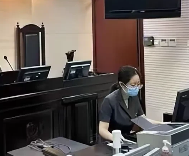 内蒙古，一名男子自幼习武，长得身强体壮，可在去买二手车时，与50岁老板发生口角，